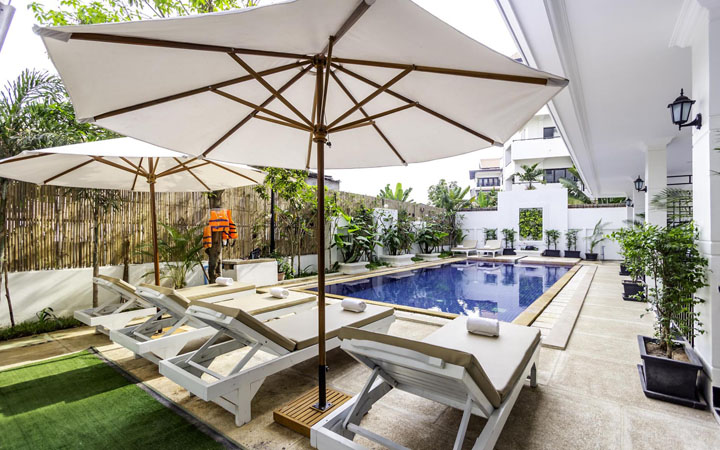 Hotel Swimming Pool