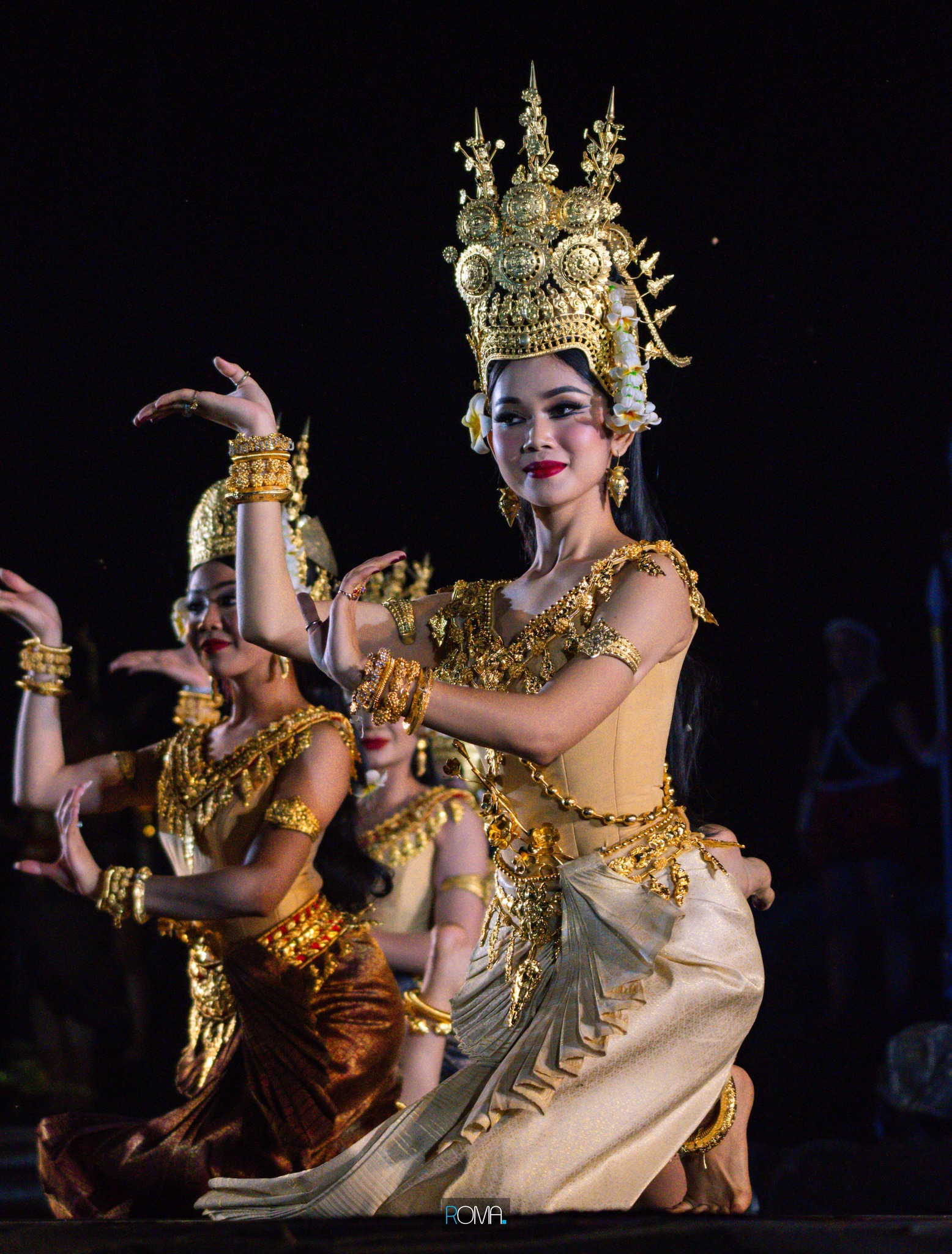 Apsara dancing performance
